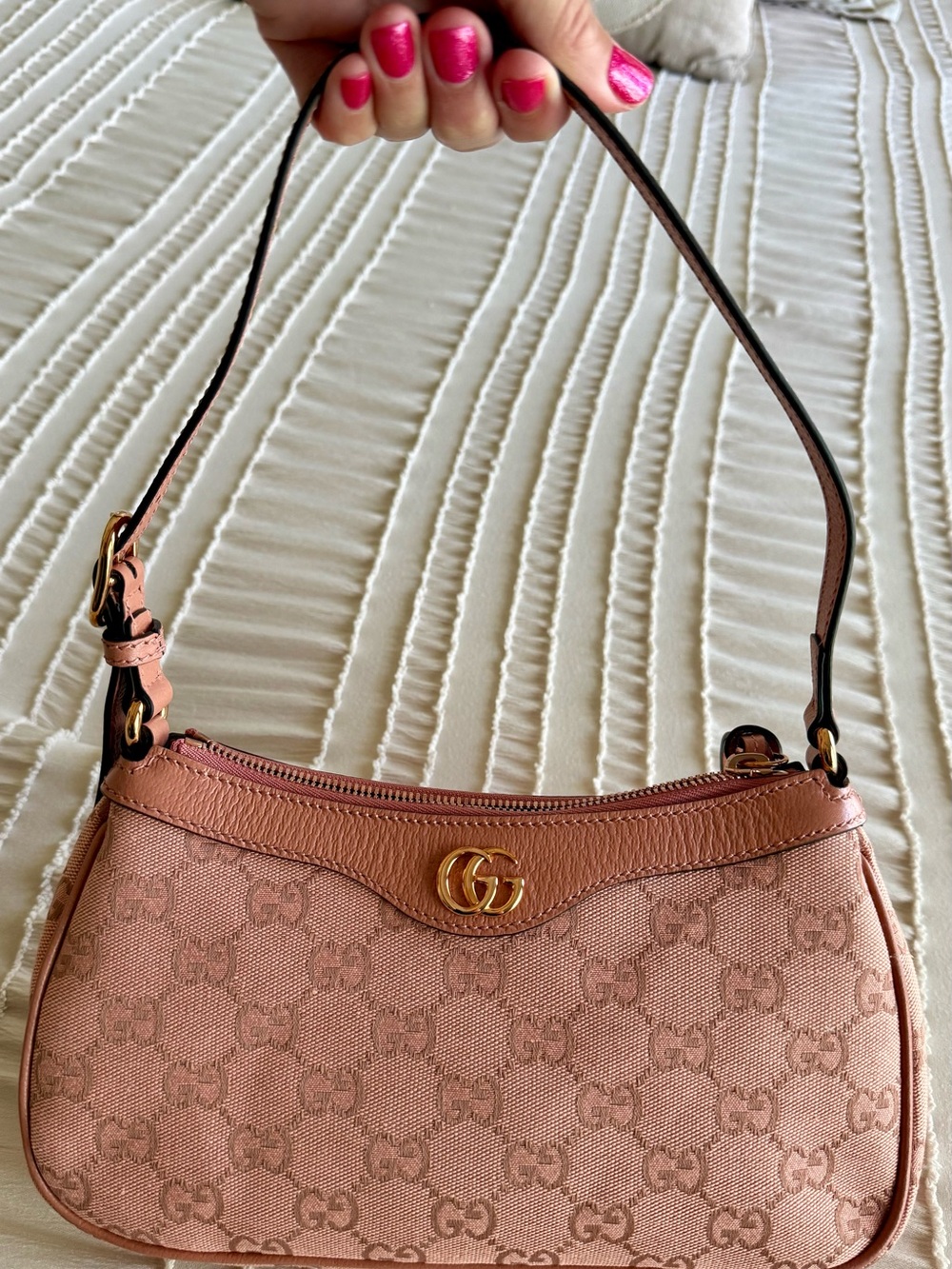 Gucci Rose Pink GG Canvas Shoulder Bag with RoseGold Hardware - Picture 3 of 5